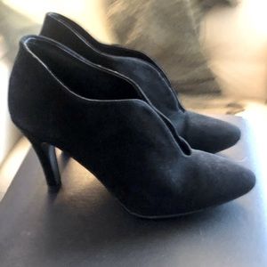 Mentor Suede Pump